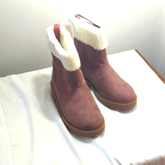 Faux Sued Sherpa Cuff Girl Boots - Picture 3 of 4